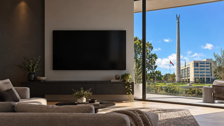 Russell — Room concept with a wall-mounted TV and a view inspired by Australian-American Memorial.